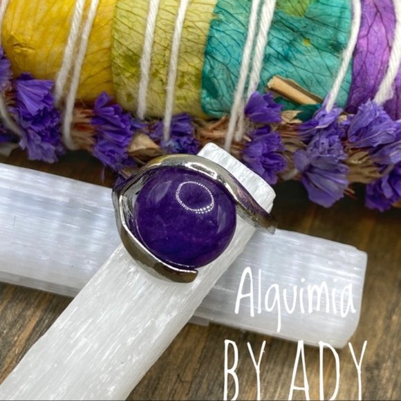 Purple Jade Victorian ring in silver setting - Picture 2 of 7